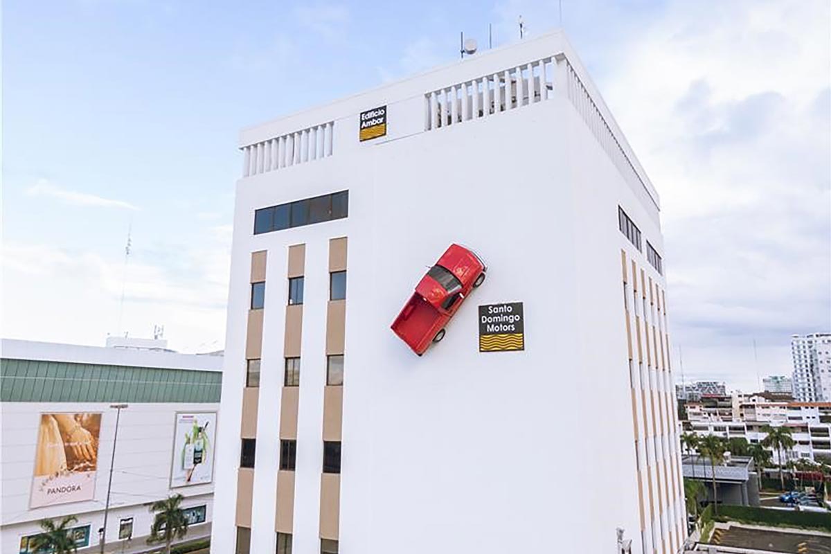 Daños en techo después de huracán